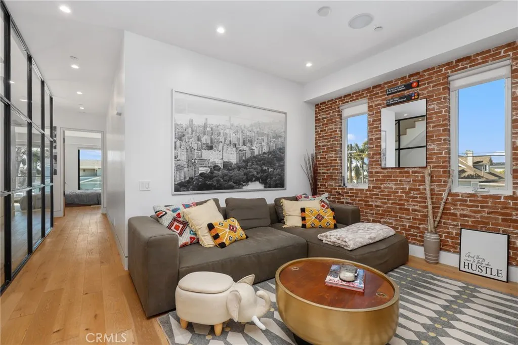 620 Huntington Street, Huntington Beach, California 92648 home-pic-25